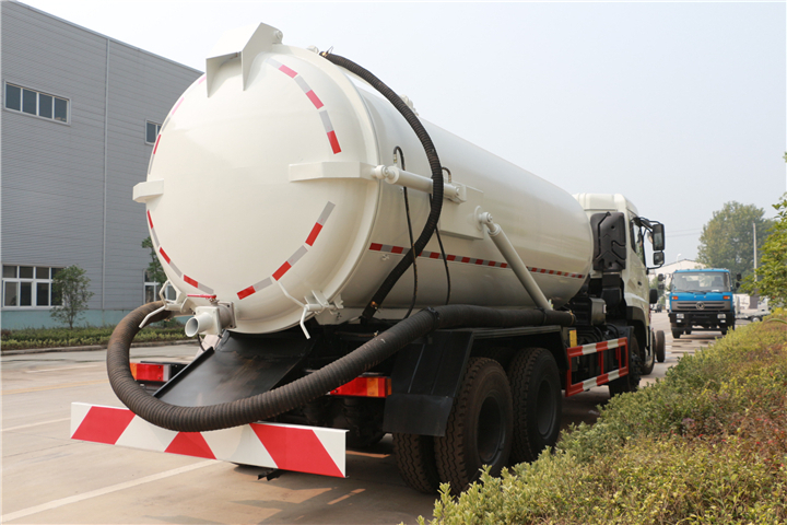 東風(fēng)后八輪16方吸污車(chē)