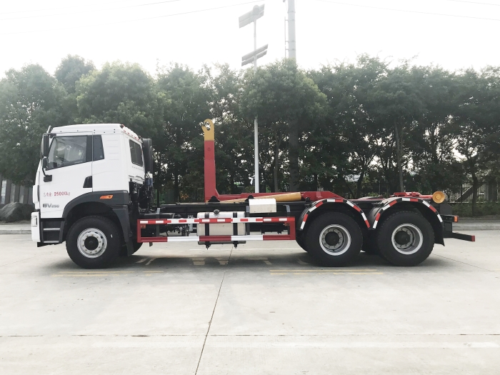 解放14噸勾臂式垃圾車(chē)
