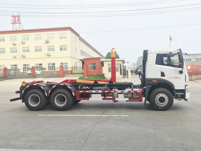 解放14噸勾臂式垃圾車(chē)