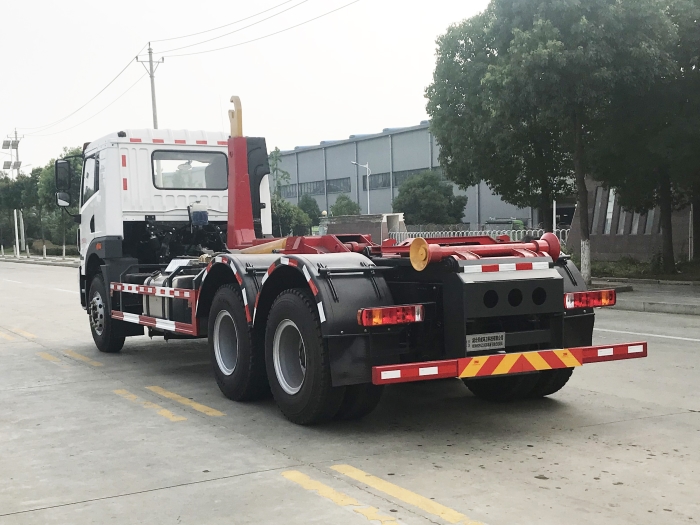 解放14噸勾臂式垃圾車(chē)